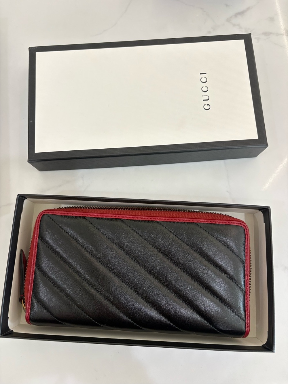Gucci Black Quilted Leather Zip Wallet with Red Trim and Gold GG - Picture 2 of 3
